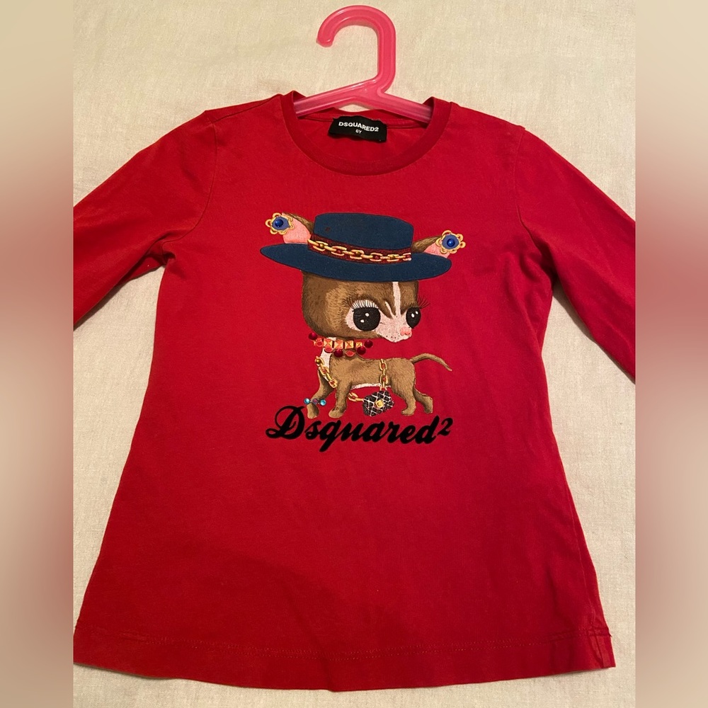 DSquared kids long shirt. Size 6Y. Great condition but minor scrape on hat.